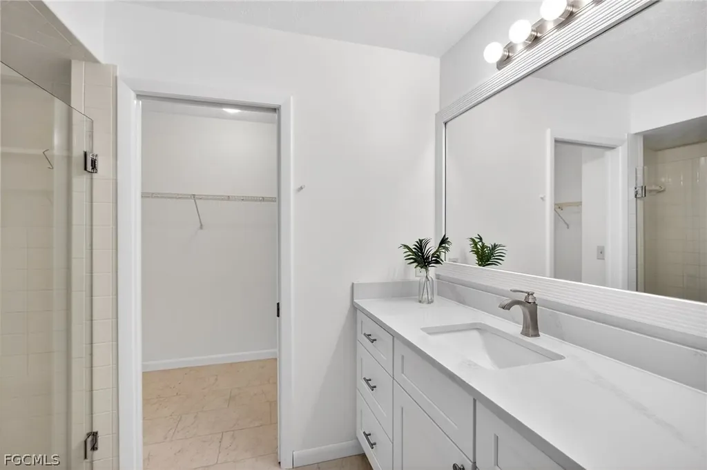 3916 SE 11th Place Cape Coral FL 33904