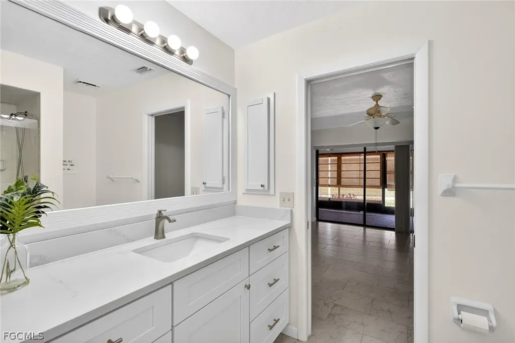 3916 SE 11th Place Cape Coral FL 33904