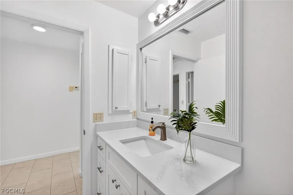 3916 SE 11th Place Cape Coral FL 33904