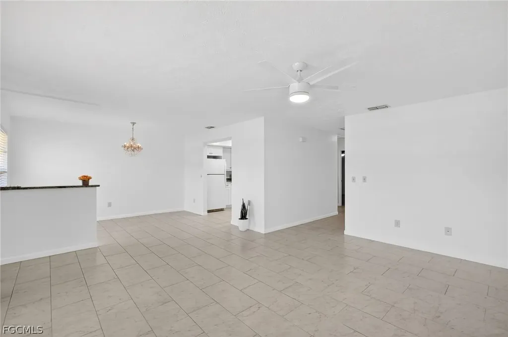 3916 SE 11th Place Cape Coral FL 33904