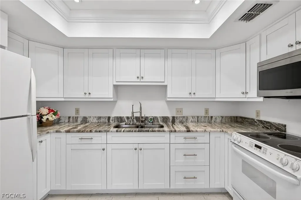 3916 SE 11th Place Cape Coral FL 33904