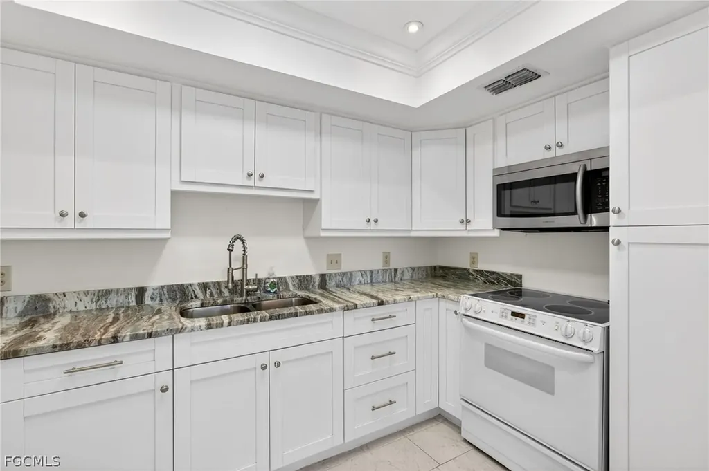 3916 SE 11th Place Cape Coral FL 33904