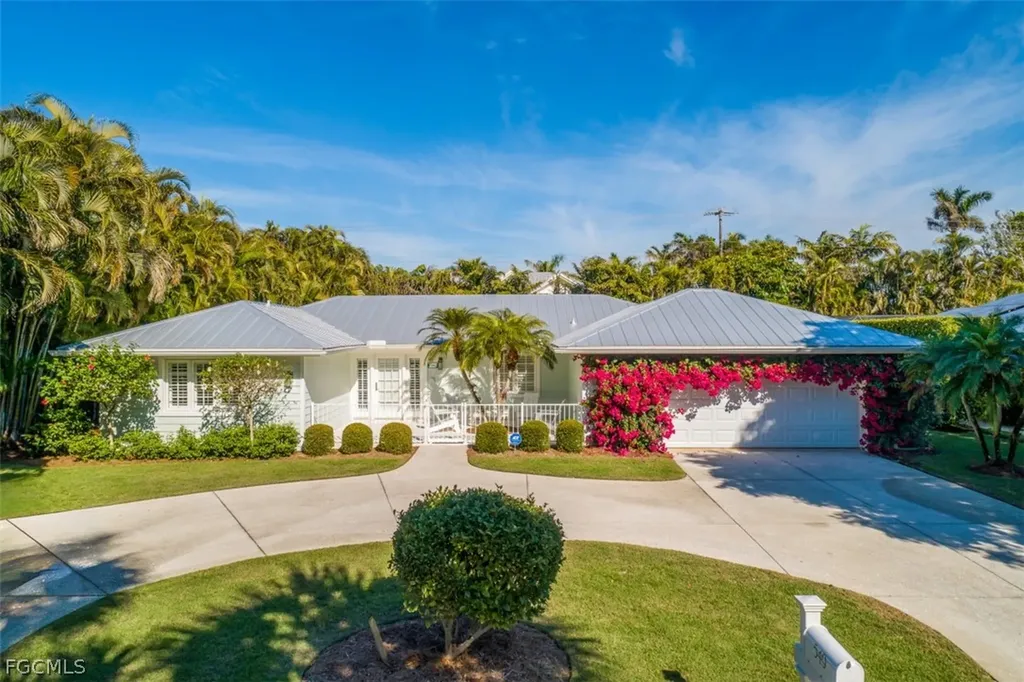 549 7th Avenue N Naples FL 34102