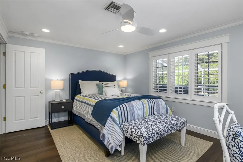 549 7th Avenue N Naples FL 34102