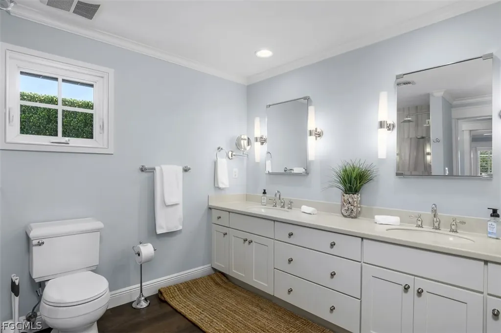 549 7th Avenue N Naples FL 34102