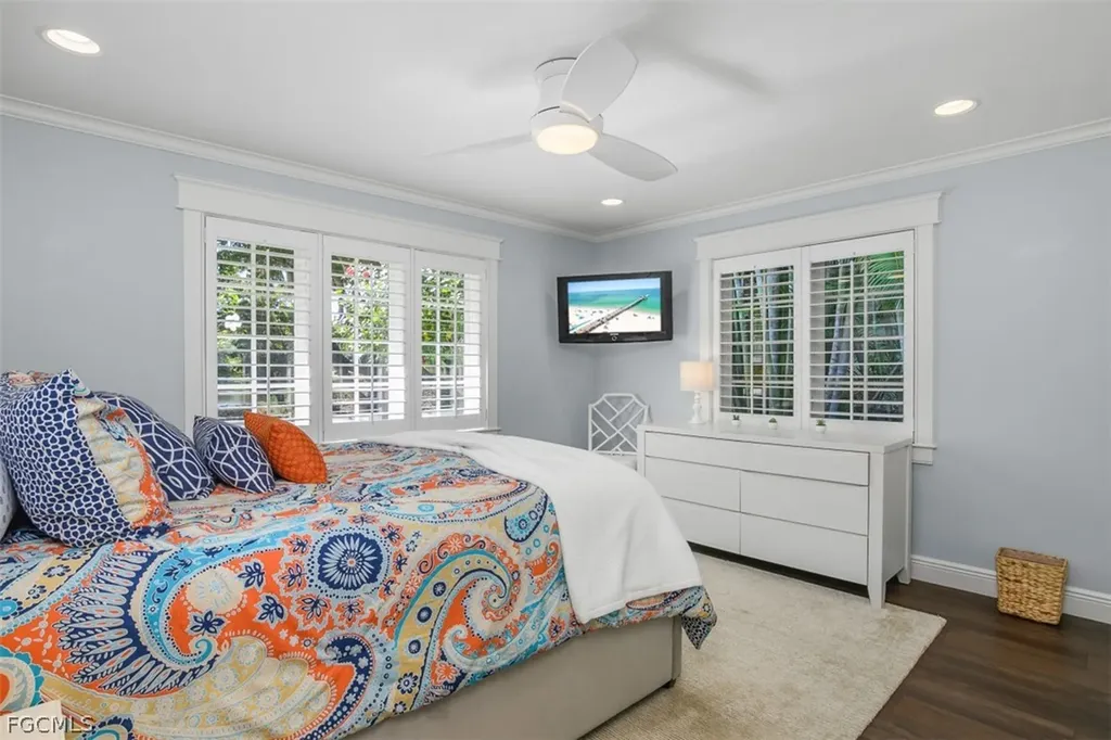 549 7th Avenue N Naples FL 34102