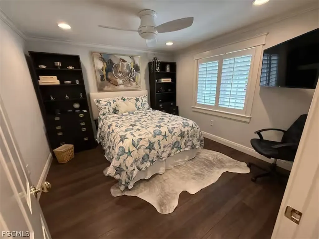 549 7th Avenue N Naples FL 34102