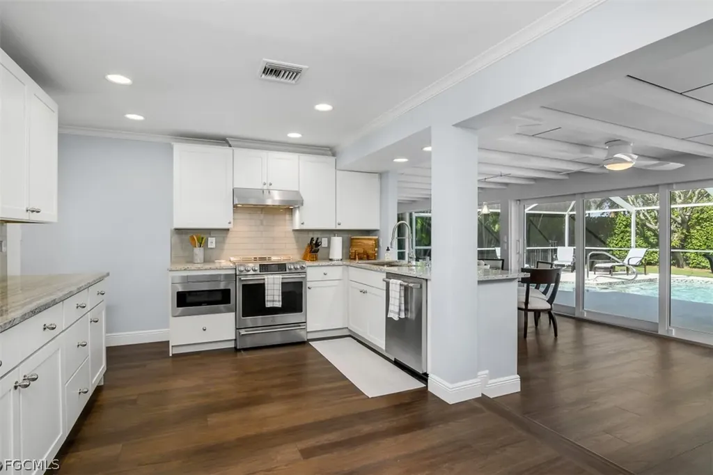 549 7th Avenue N Naples FL 34102