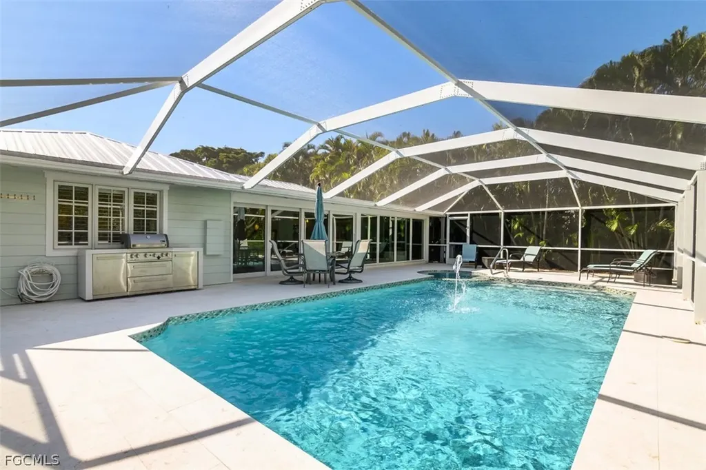 549 7th Avenue N Naples FL 34102
