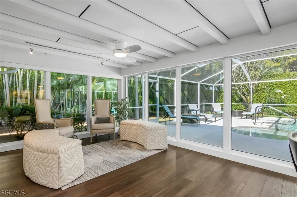 549 7th Avenue N Naples FL 34102