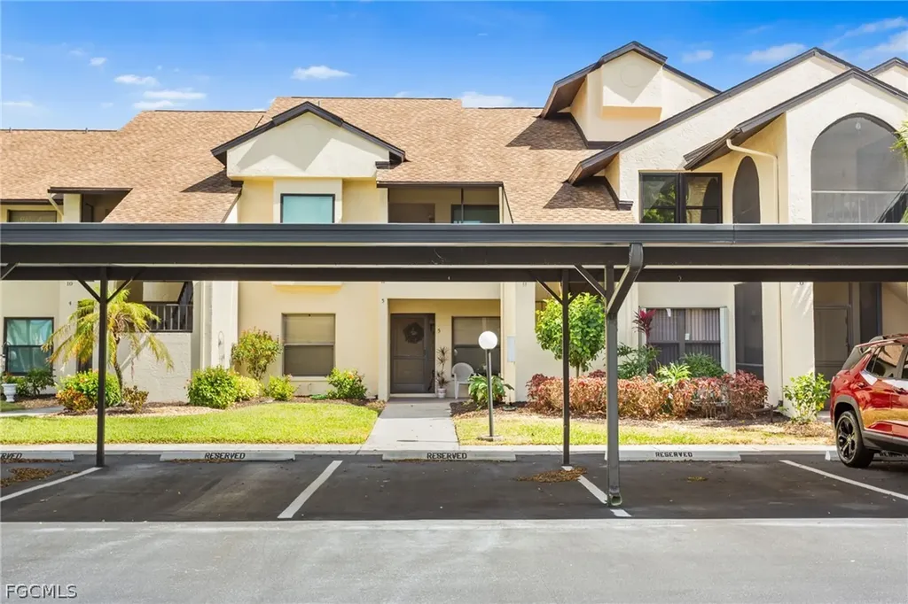 8366 Charter Club Circle Fort Myers FL 33919