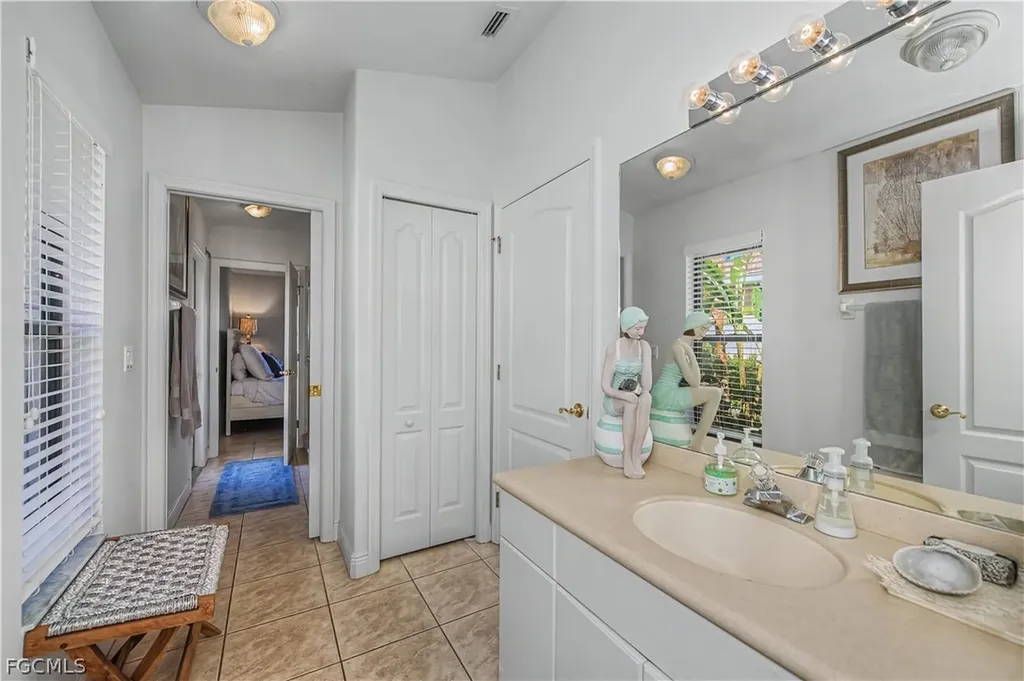 3229 SE 1st Court Cape Coral FL 33904