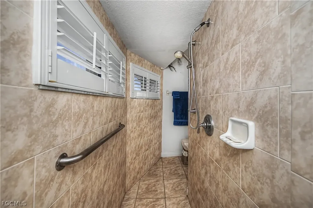 3229 SE 1st Court Cape Coral FL 33904