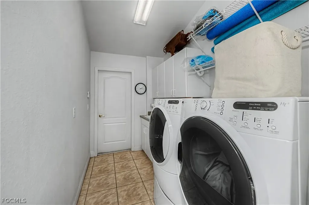 3229 SE 1st Court Cape Coral FL 33904