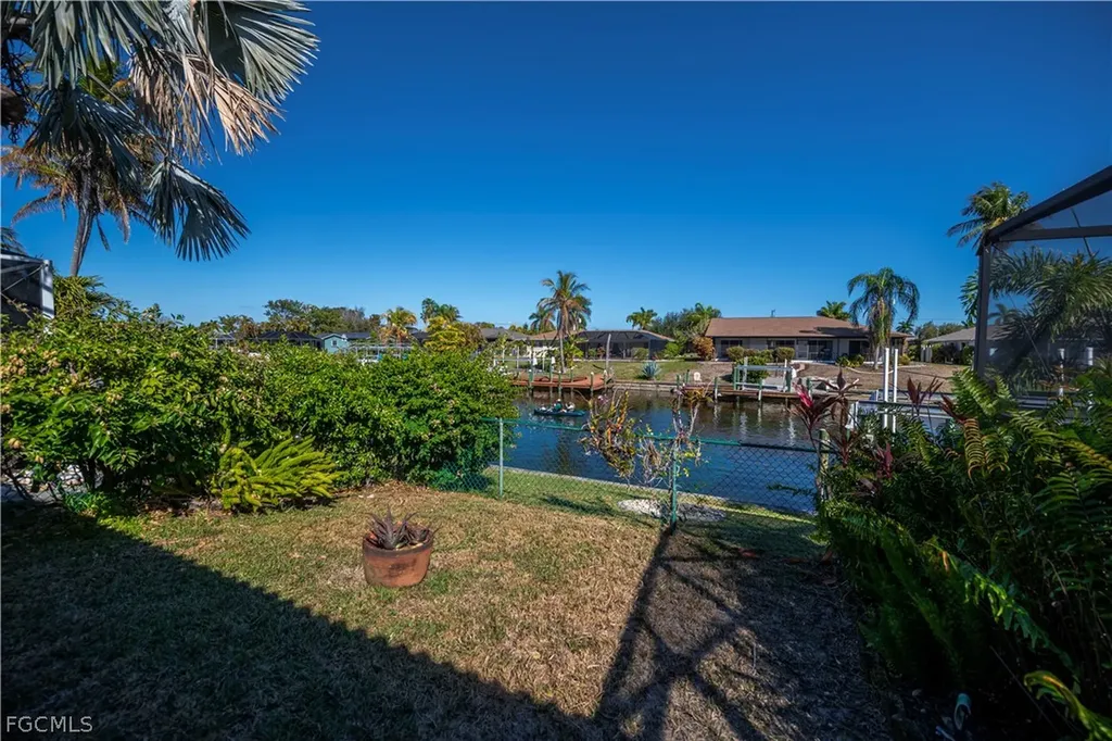 3229 SE 1st Court Cape Coral FL 33904