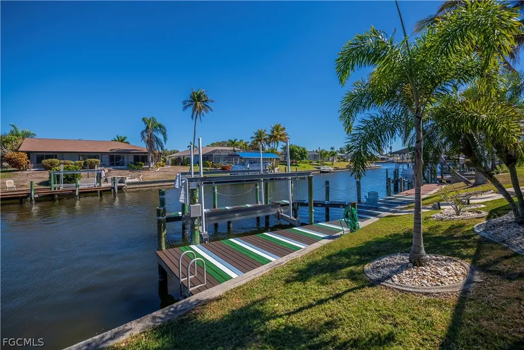 3229 SE 1st Court Cape Coral FL 33904