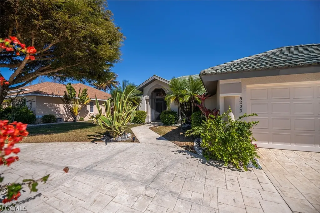 3229 SE 1st Court Cape Coral FL 33904
