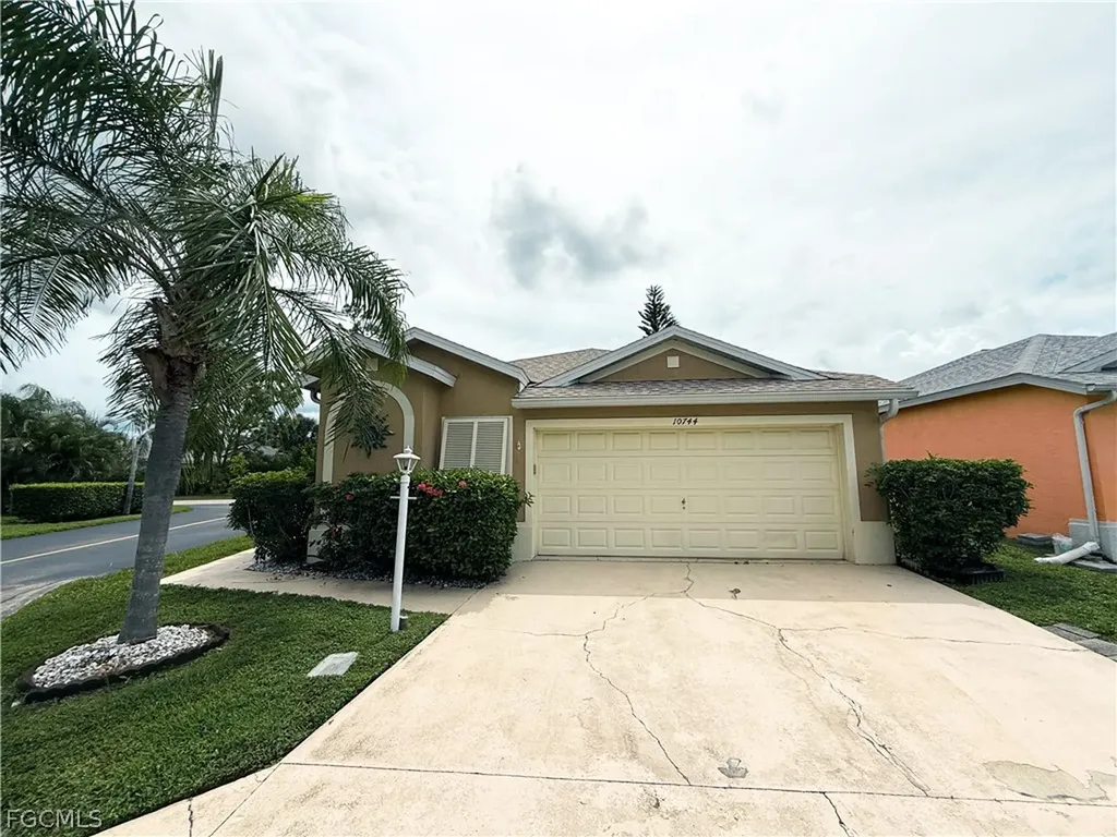 Estero FL, 10744 Blue Bimini Circle