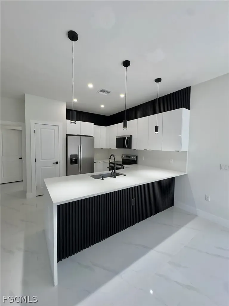1810 NE 6th Place Cape Coral FL 33909