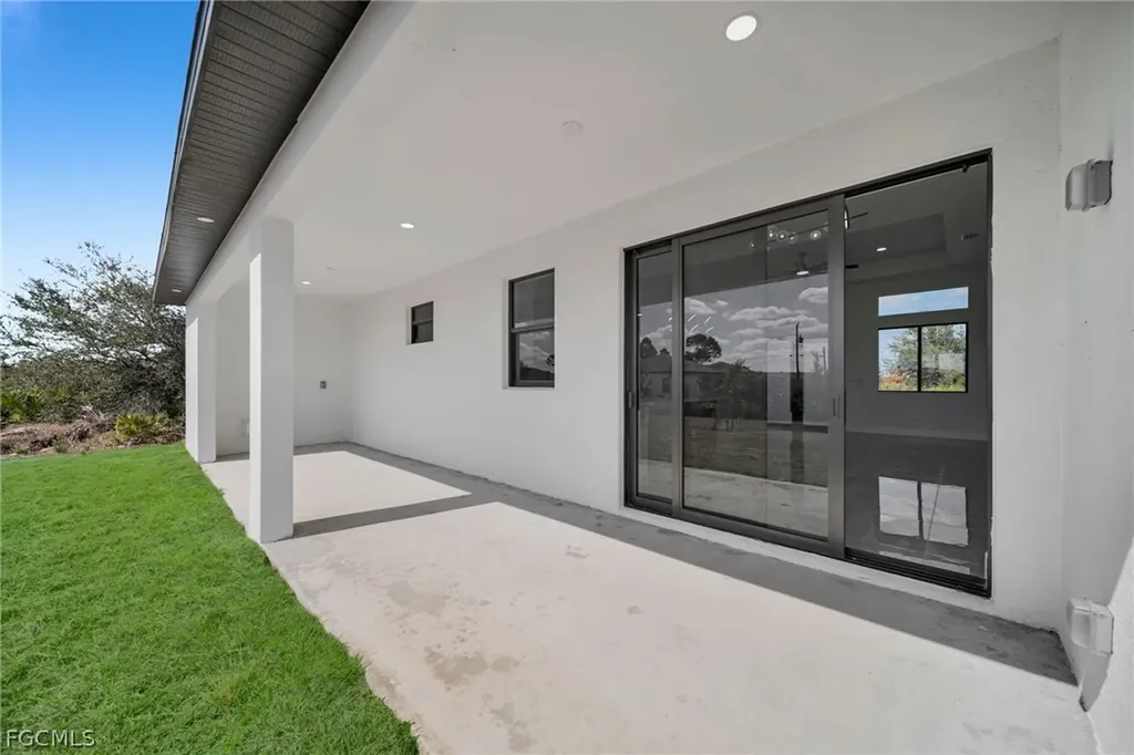 2805 58th Street W Lehigh Acres FL 33971