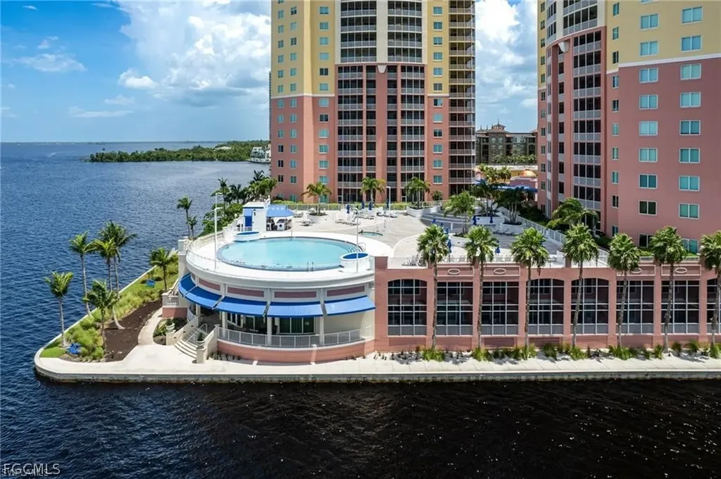 2745 1st Street Fort Myers FL 33916