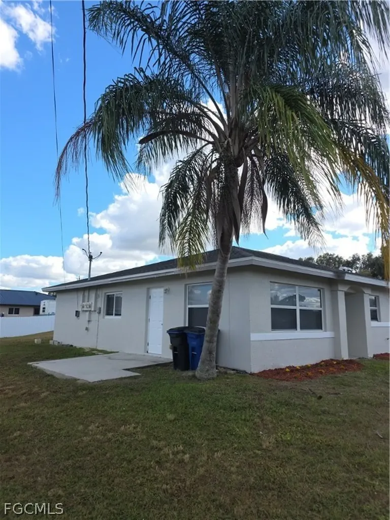 1247 Bacon Avenue Fort Myers FL 33913