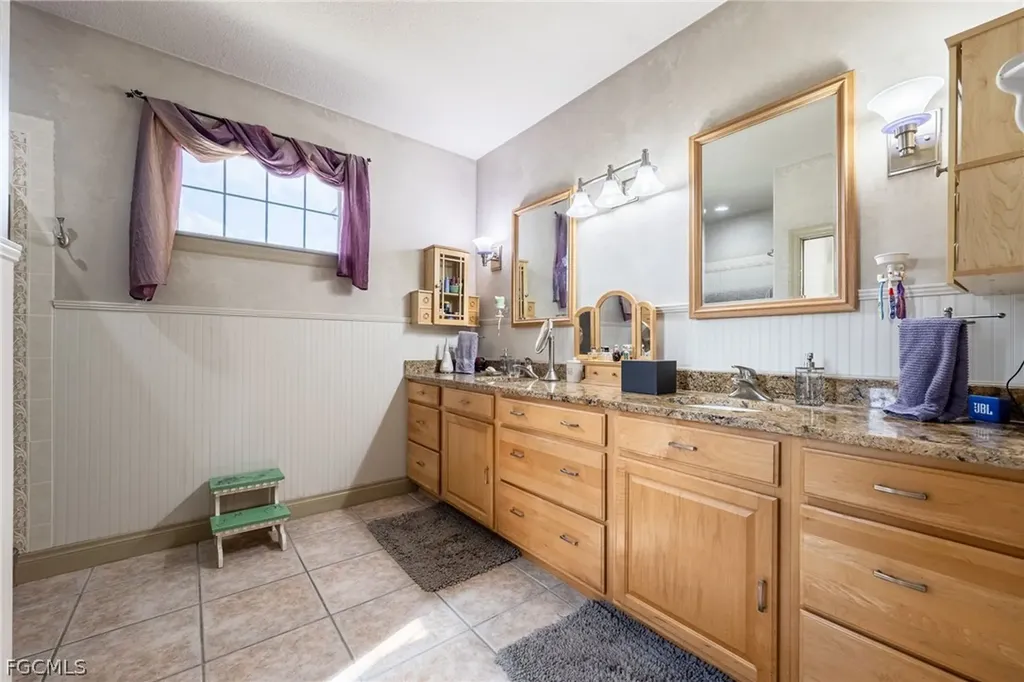 22800 N River Road Alva FL 33920