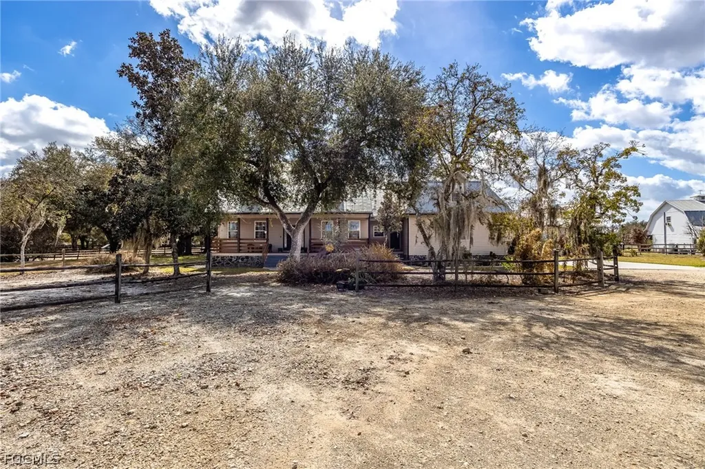 22800 N River Road Alva FL 33920