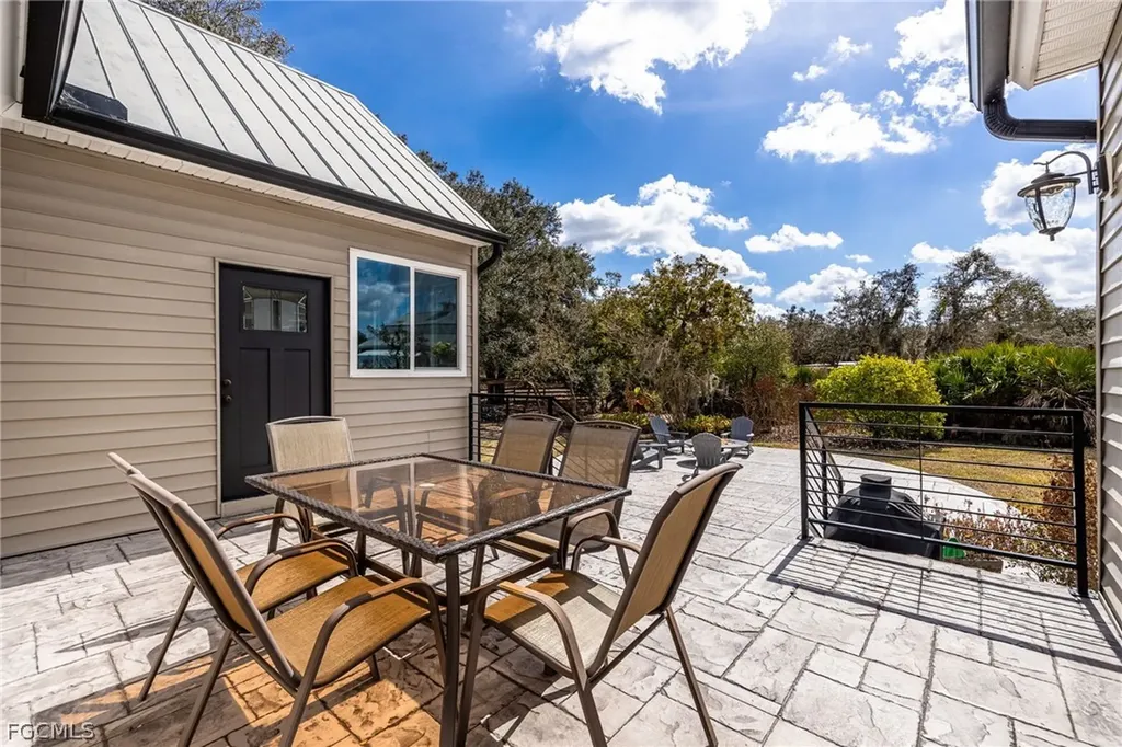 22800 N River Road Alva FL 33920