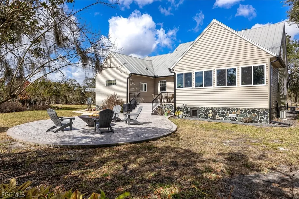 22800 N River Road Alva FL 33920