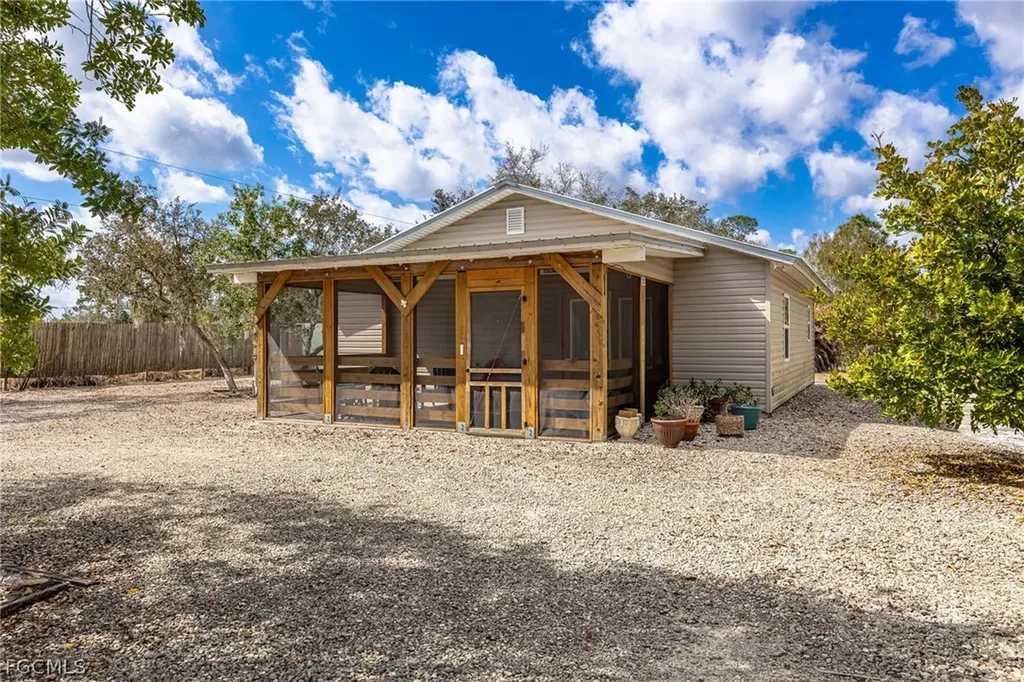 22800 N River Road Alva FL 33920