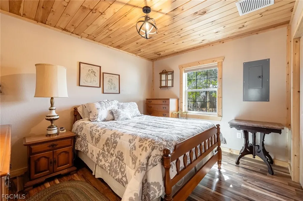 22800 N River Road Alva FL 33920