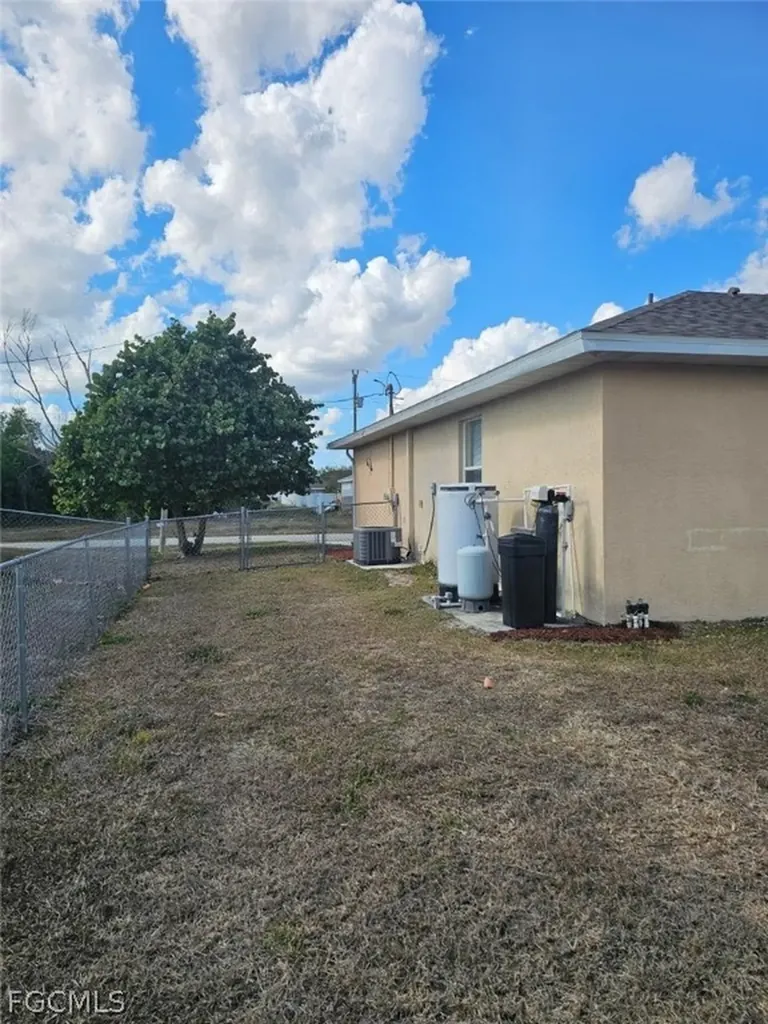 2619 NW 2nd Place Cape Coral FL 33993