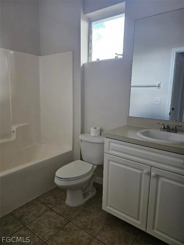 2619 NW 2nd Place Cape Coral FL 33993