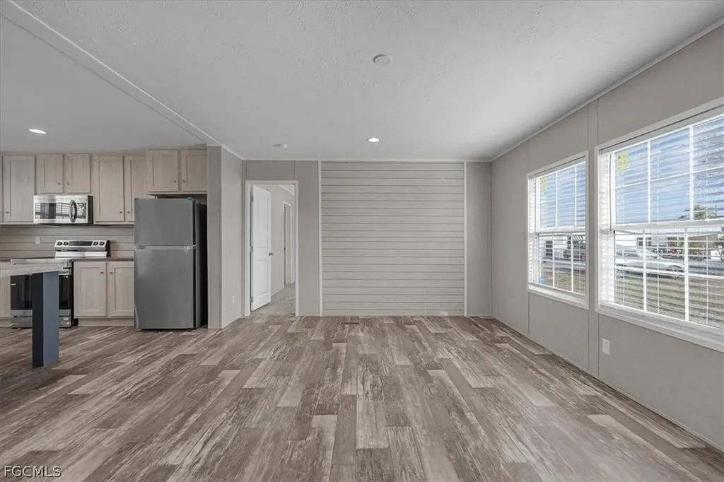 864 Yacht Club Way NW Moore Haven FL 33471