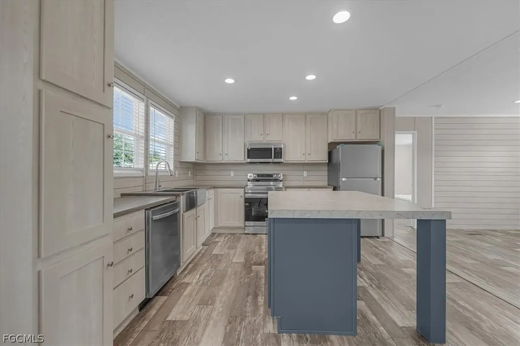 864 Yacht Club Way NW Moore Haven FL 33471