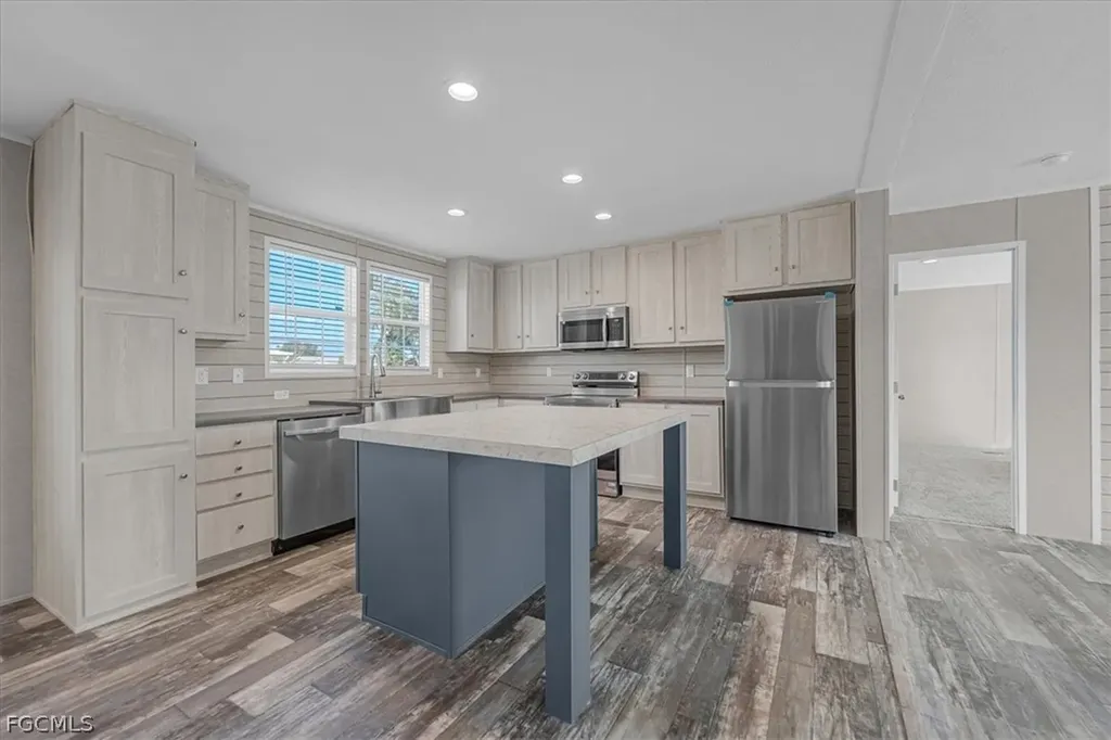 864 Yacht Club Way NW Moore Haven FL 33471