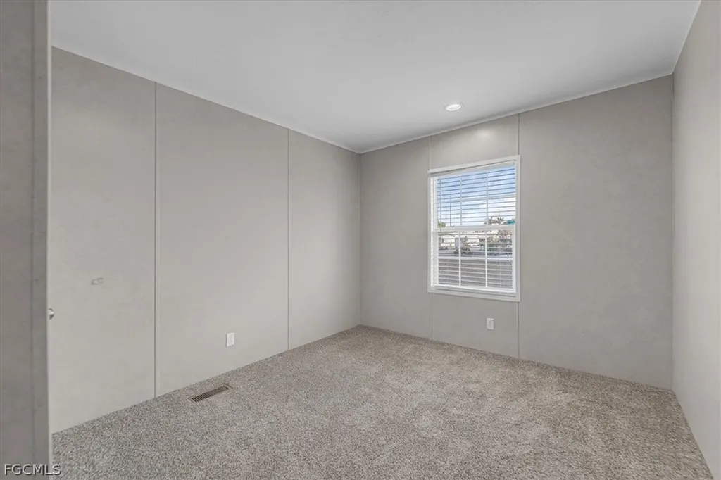 864 Yacht Club Way NW Moore Haven FL 33471