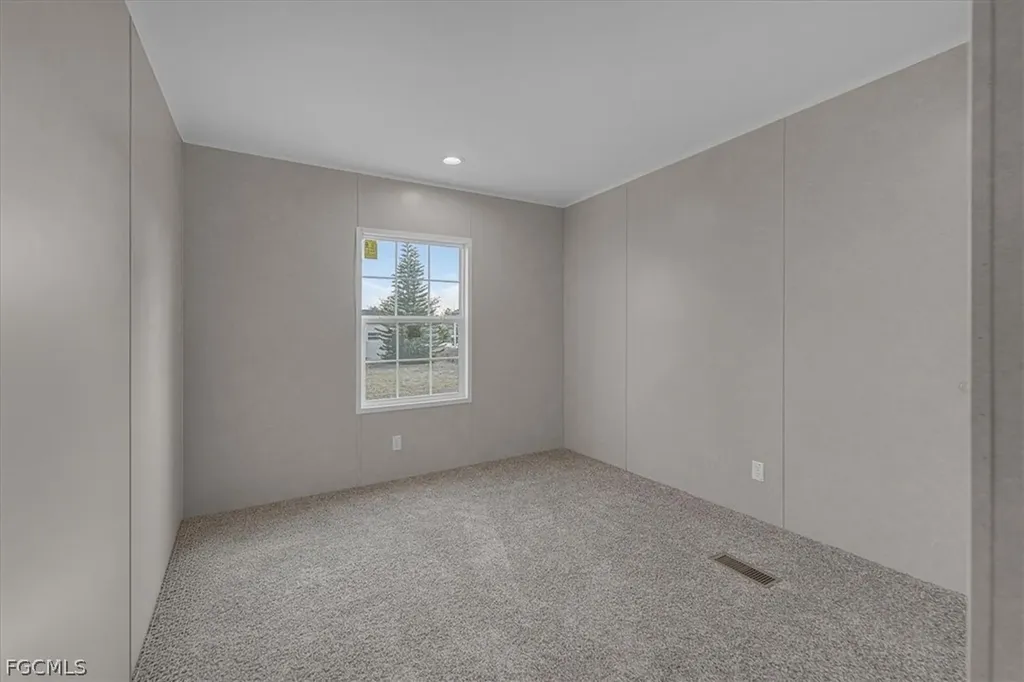 864 Yacht Club Way NW Moore Haven FL 33471