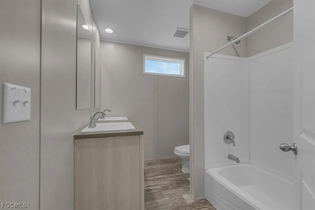 864 Yacht Club Way NW Moore Haven FL 33471