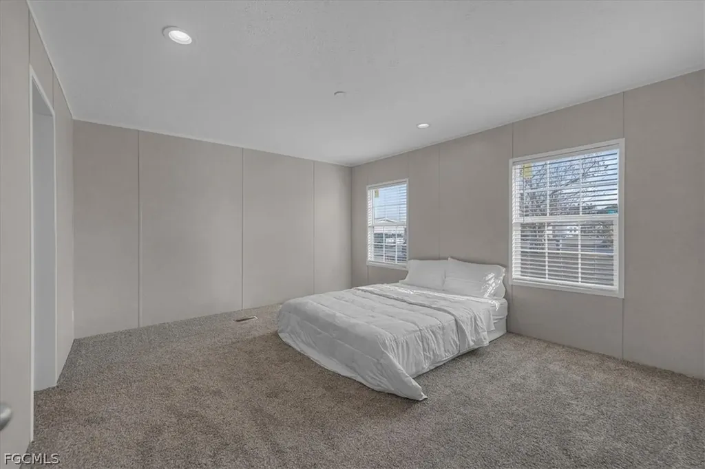 864 Yacht Club Way NW Moore Haven FL 33471