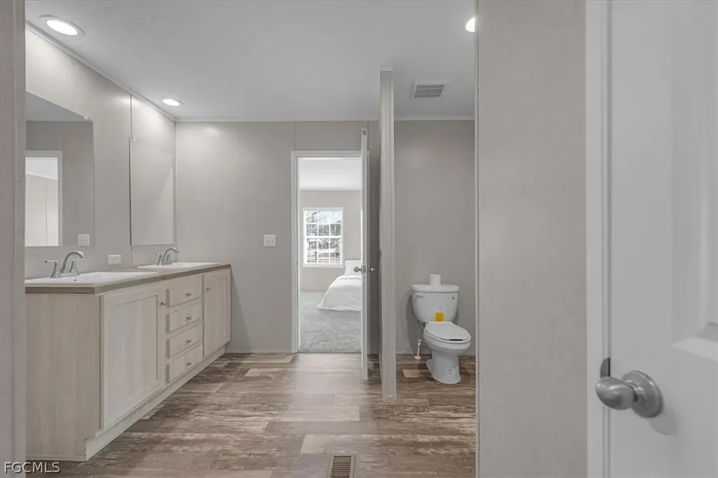 864 Yacht Club Way NW Moore Haven FL 33471