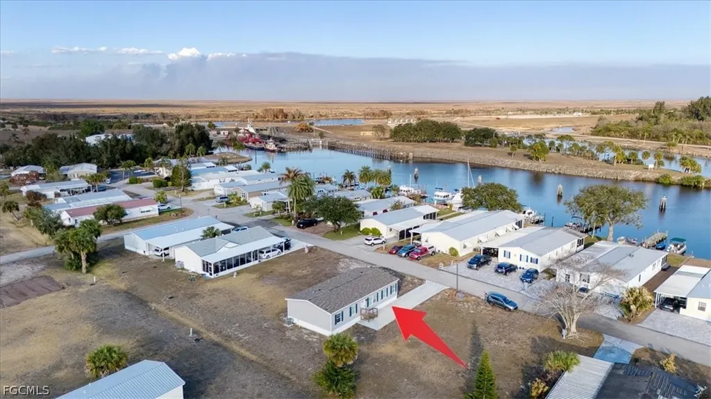 864 Yacht Club Way NW Moore Haven FL 33471