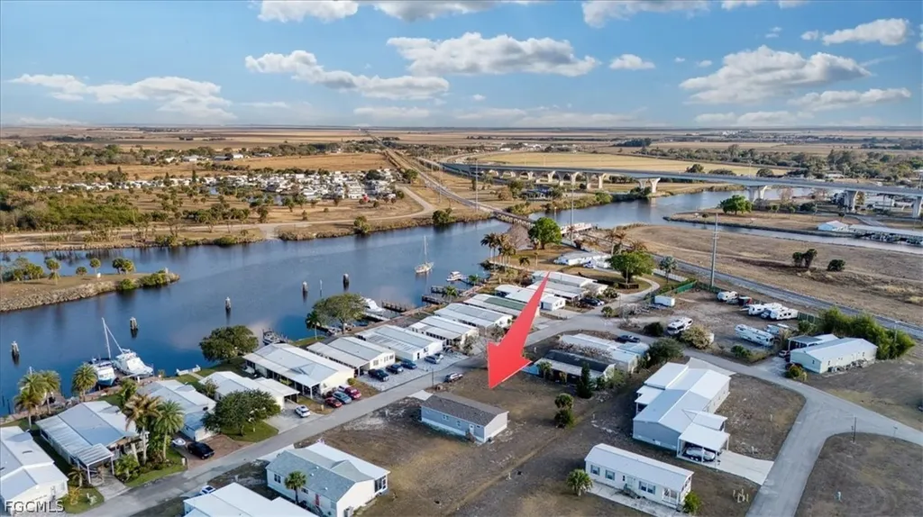 864 Yacht Club Way NW Moore Haven FL 33471