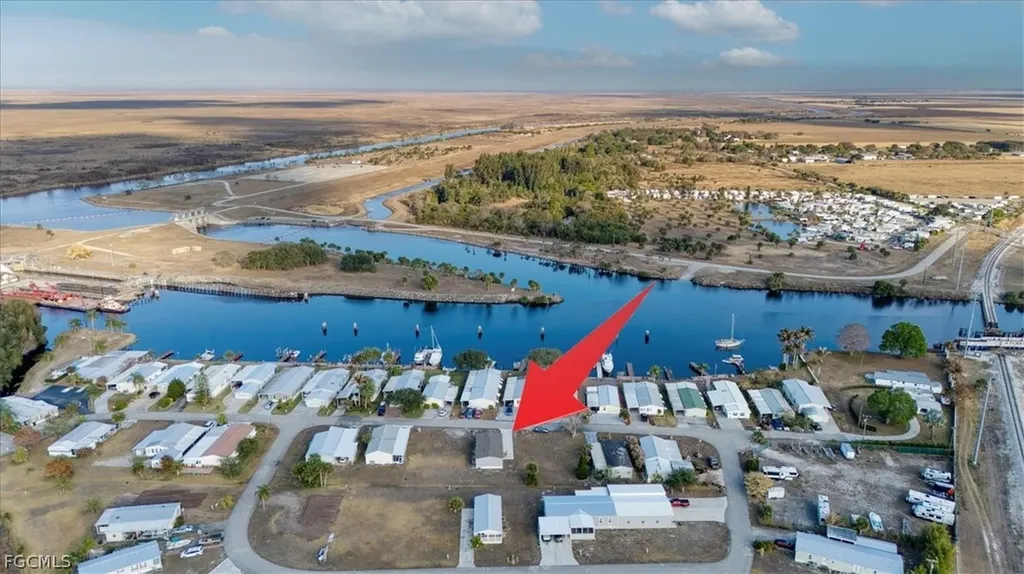 864 Yacht Club Way NW Moore Haven FL 33471