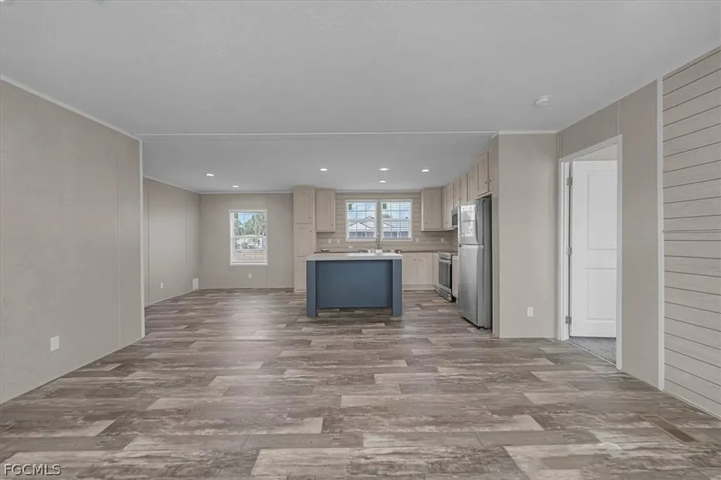 864 Yacht Club Way NW Moore Haven FL 33471