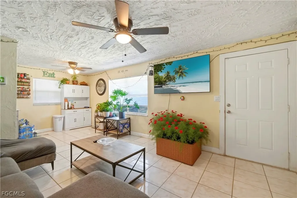 3807 Highland Avenue Fort Myers FL 33916