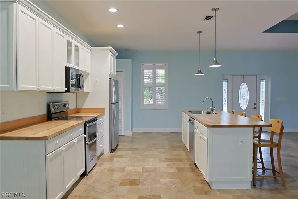 21531 Pearl Street Alva FL 33920