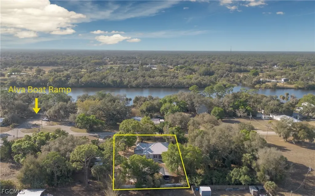 21531 Pearl Street Alva FL 33920