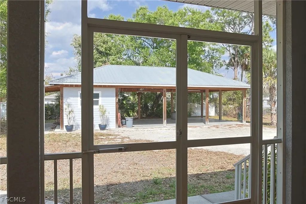 21531 Pearl Street Alva FL 33920